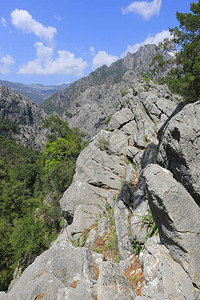 在土耳其山丘的山谷上岩利基背景图片