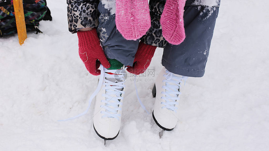 雪地运动背景溜冰鞋和冰图片