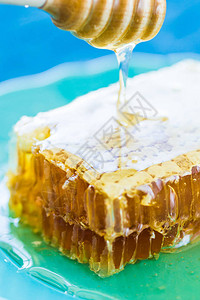 蜂蜜加木制蜂蜜甜点图片