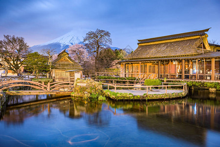 日本史上最古老的阿信野富士山在黄昏时与日本历史悠图片