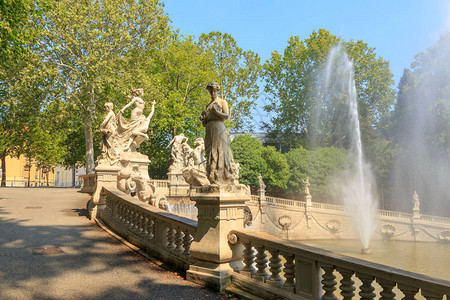 意大利都灵雕塑五月喷泉12个月是华伦天奴公园最重要的建筑作品之一由CarloCeppi182919图片