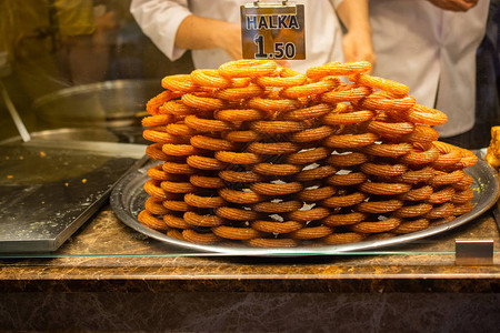 传统美味的土耳其甜点环甜点halka图片
