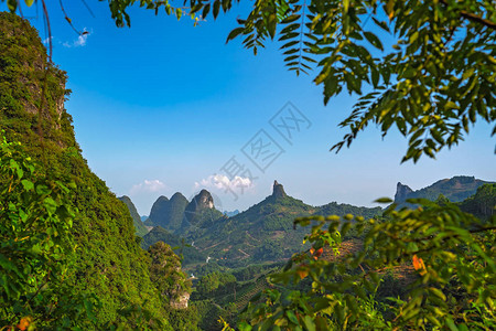 广西省永秀的美丽绿色潮湿和稠密喀克山脉风景之眼希雅贡山观背景图片