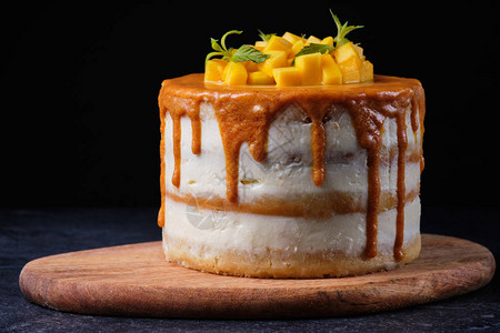手工做的自制蛋糕节日的芒果蛋糕图片