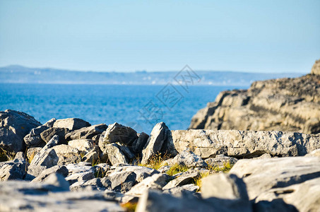 Irelan县Clare的Lime石海岸图片