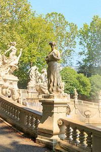 意大利都灵雕塑五月喷泉12个月是华伦天奴公园最重要的建筑作品之一由CarloCeppi182919图片
