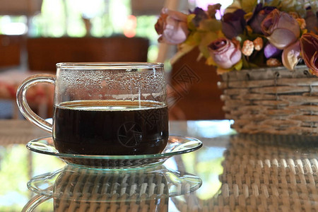 早上把热辣的美式黑咖啡图片
