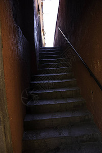 殖民地风格的楼梯图片