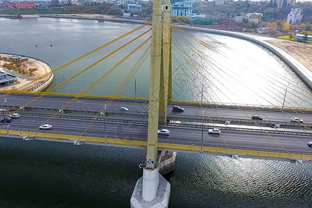 延崇高速河上的美丽桥梁电缆上的桥就是道路背景