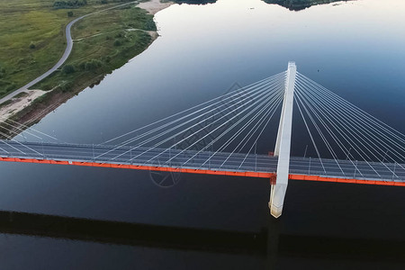 延崇高速河上的美丽桥梁电缆上的桥就是道路背景