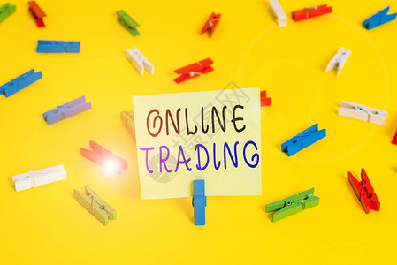 显示在线交易的书写笔记网上买卖金融产品的商业概念彩色衣夹纸空提示黄图片