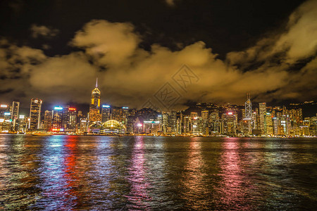 从维多利亚港的香港图片