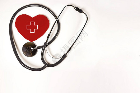 带听诊器的红心和医学红十字白背景纹理的图标世界卫生日医疗保图片