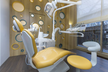 现代儿童牙科诊所室内医生专业椅及其他图片