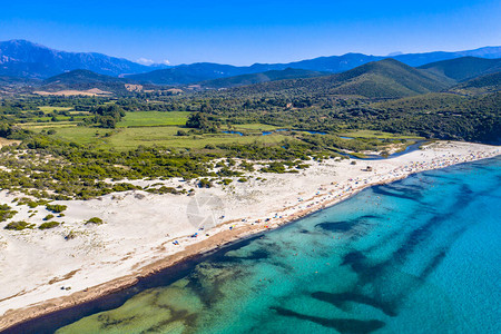 观察法国卡尔维IleRousse附近科西卡岛东北海岸的Ostric图片