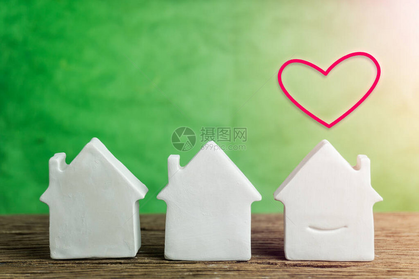 家与爱温馨友好的环境用于房地产规划的木制房屋模型与图片
