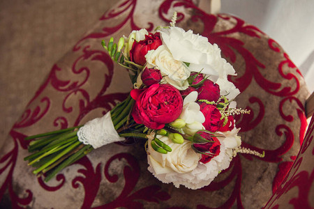 美丽的温柔新娘的婚礼花束图片