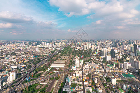 曼谷摩天大楼白天的城市景观和交通与高速公路和交通曼谷是泰国的首都和人图片