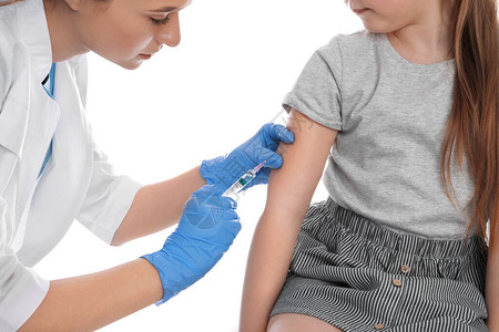 利用白种背景接种天花疫苗的小女孩图片