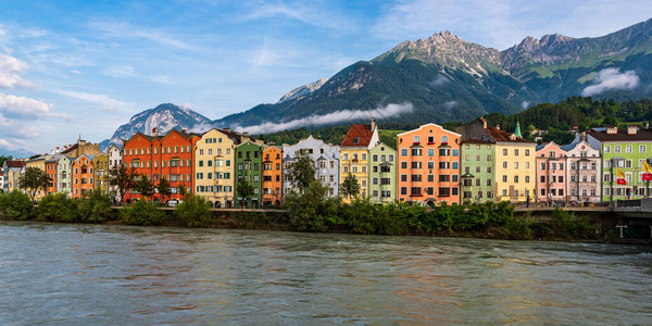 奥地利蒂罗尔州因斯布鲁克老城Innsbruck的旅馆银行图片