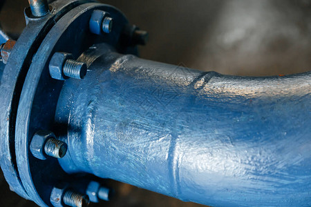 水石油和天然气管道的连接图片