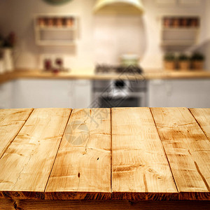 有厨房背景的木质桌子顶部图片