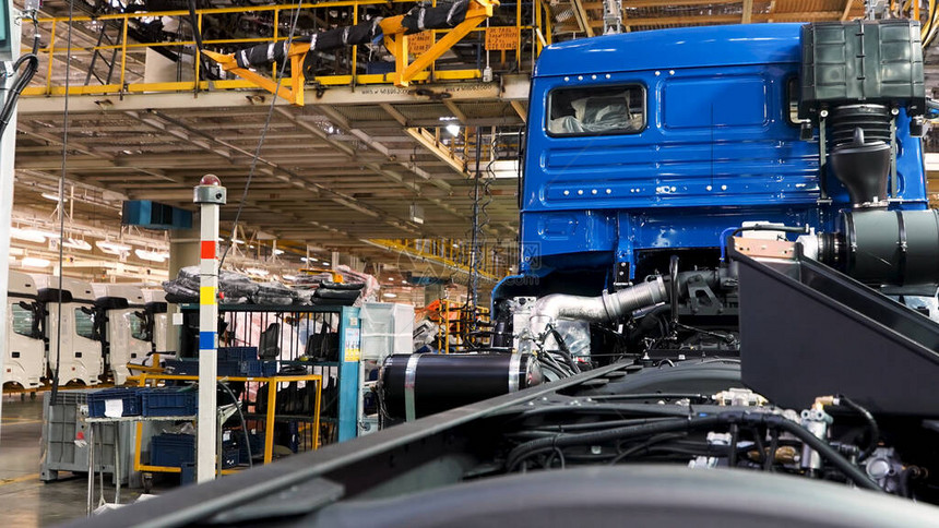 Kamaz卡车工厂的汽车装配线生产图片