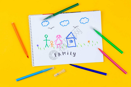 家爱家庭静物概念毡尖笔躺在一张纸上与孩子们的绘画家庭选择焦点图片