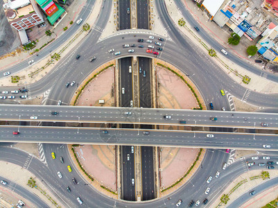 空中最高视野环形交接城市运输道路图片