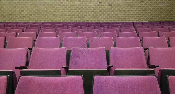 礼堂或音乐厅空荡的座位图片