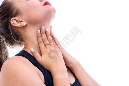 女触摸其喉咙的妇图片