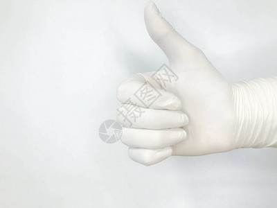 手握白手套在白色图片