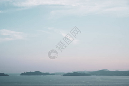 海景观与奇幻的天空美丽的微小淡色调主题日图片