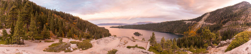 美国加利福尼亚州Tahoe湖的EmeraldBay州公园图片