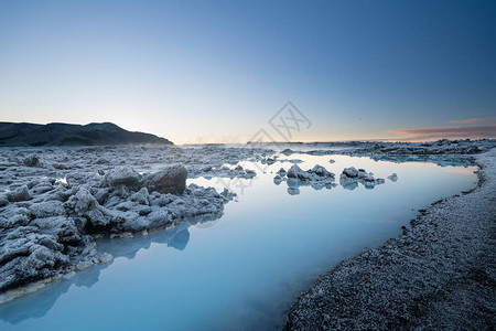 冰岛蓝环礁湖温泉附近的美图片