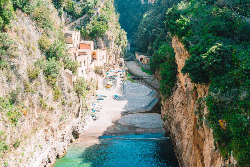 在意大利南部阿马尔菲海岸Sorrento附近的Furore小溪中看到图片