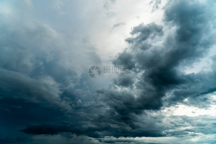 雷暴天空雨云图片