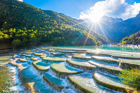 河山风景蓝月谷丽江背景图片