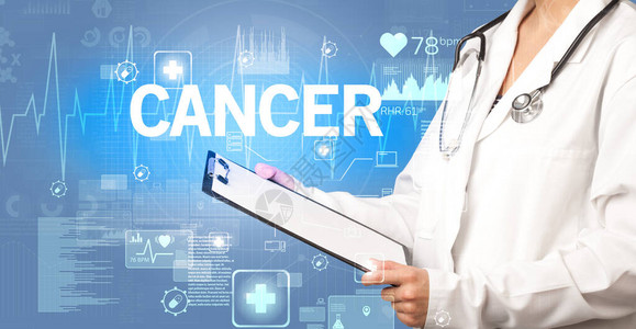 年轻医生用CANCER的登记保图片