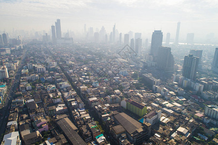 曼谷住宅楼和公寓楼带有交通图片