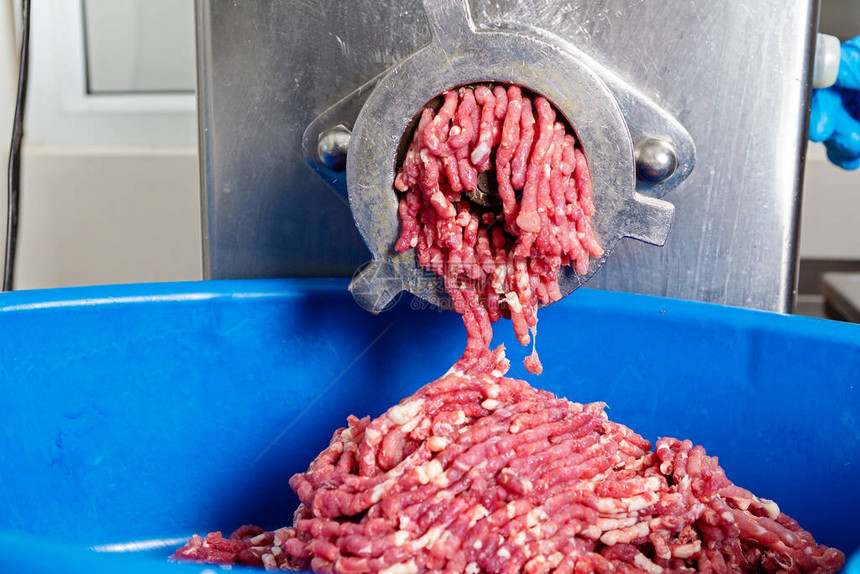 肉类加工厂生产香肠肉末图片