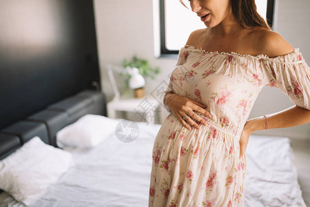 美丽的孕妇快乐的孕妇期图片