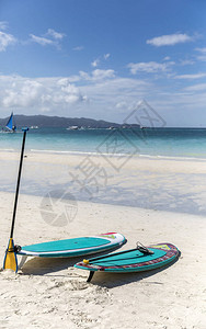 沙滩上的冲浪板白沙滩菲律宾长滩岛背景图片