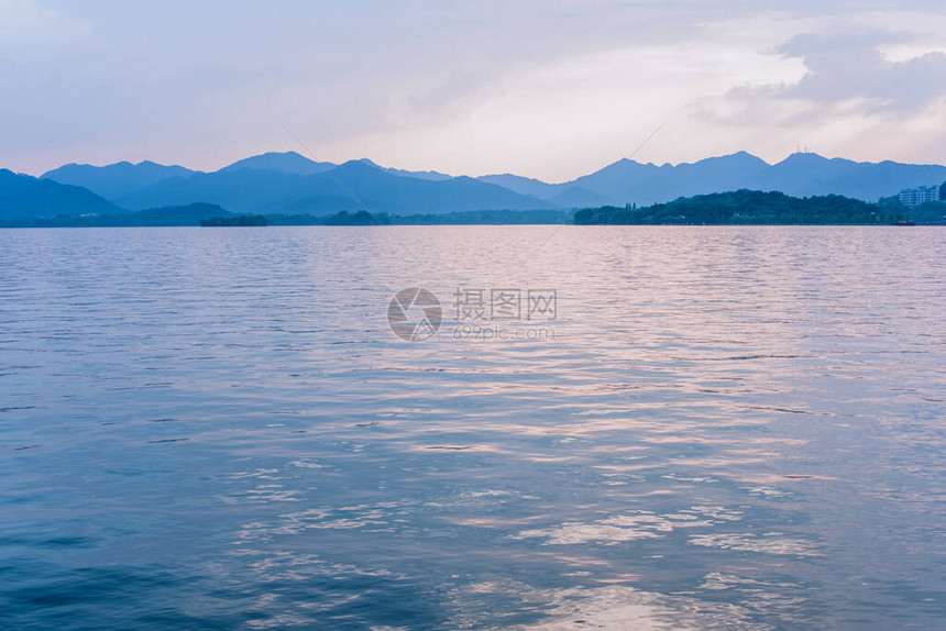 美丽的西湖风光杭州的日落景观图片