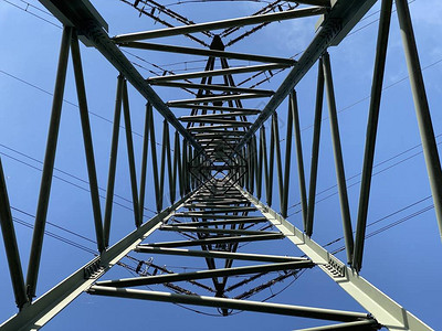 输电线的金属杆和电线瑞士苏黎世或苏图片