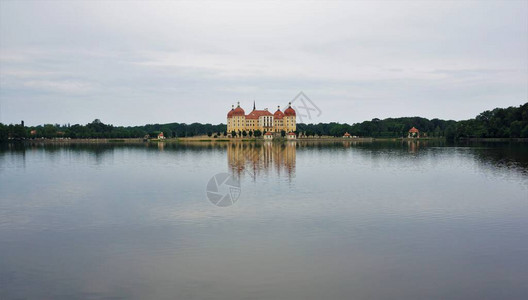 德国萨克森州城堡湖的图片
