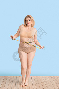 体重过的胖女人用彩色背图片