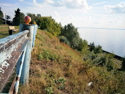 伏尔加河的老堤防图片
