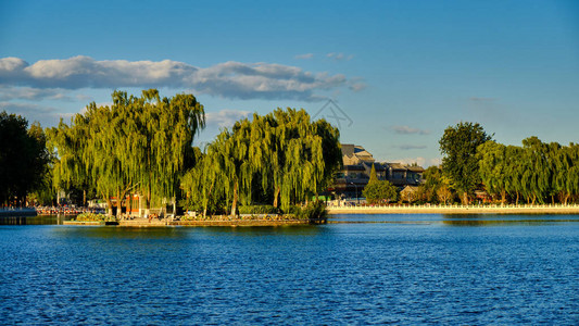 北京西沙海历史风景湖地区有寺庙背景图片