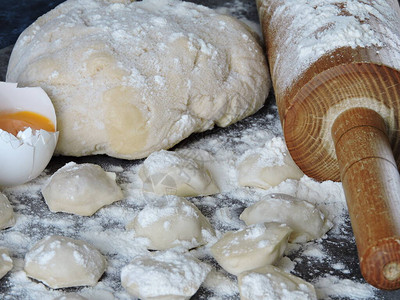 烹饪面包的加工过程原始面粉滚式针面粉图片